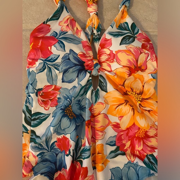 NWOT Floral Knot One Piece Swimsuit - Size Medium - Picture 6 of 12